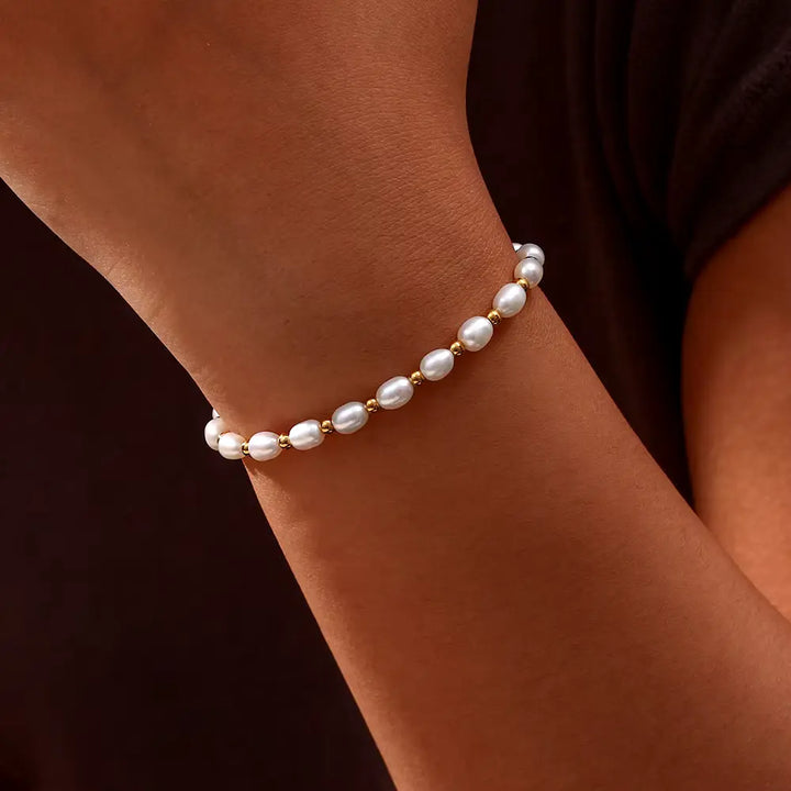 Priscilla | Elegant Pearl and Gold Bracelet