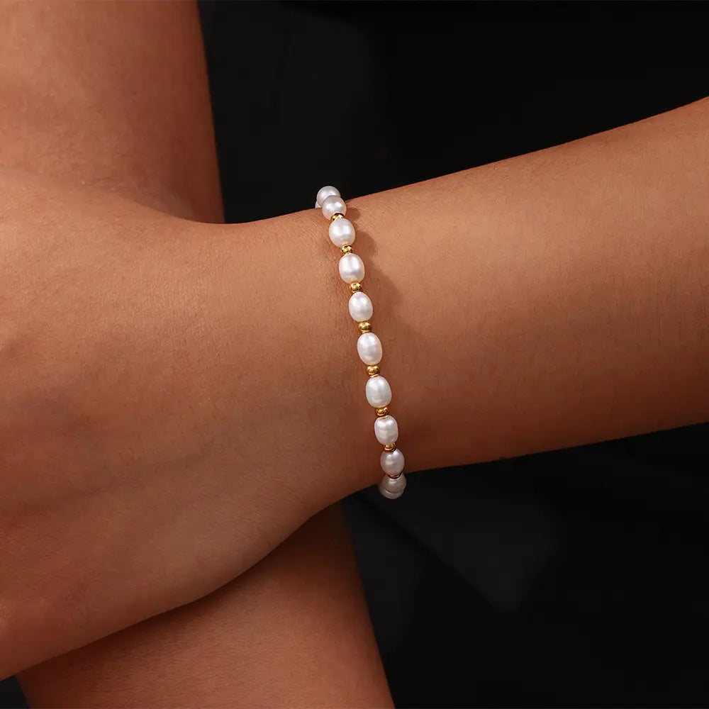Priscilla | Elegant Pearl and Gold Bracelet