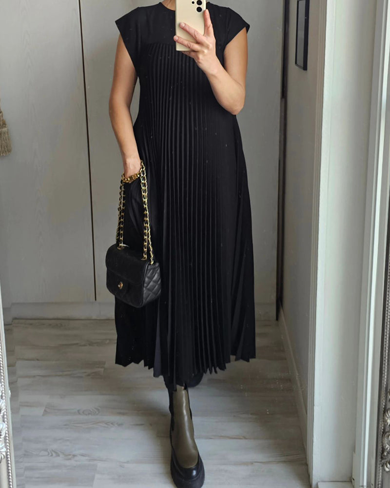 Petra™ – Classic and Comfortable Pleated Dress