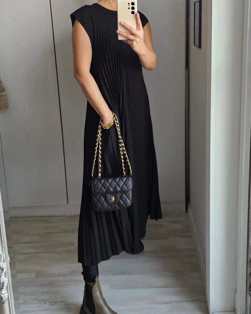 Petra™ – Classic and Comfortable Pleated Dress