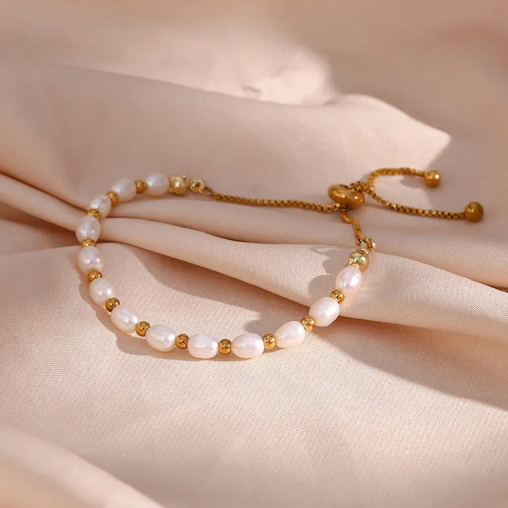Priscilla | Elegant Pearl and Gold Bracelet