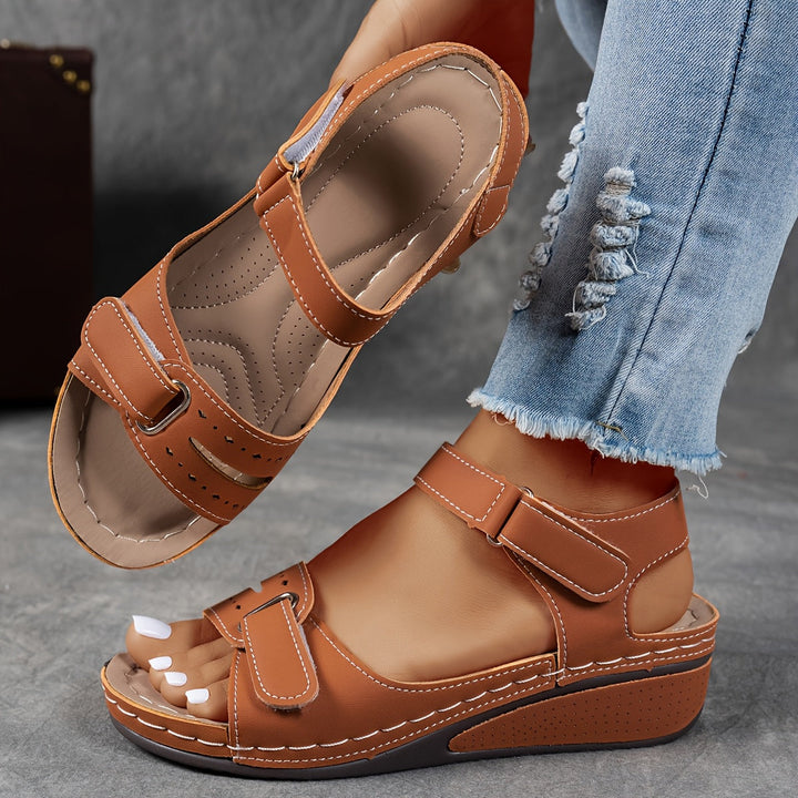 Fashionable orthopedic sandal