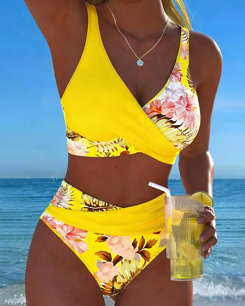 Clara | Bikini with contrasting floral pattern and slit