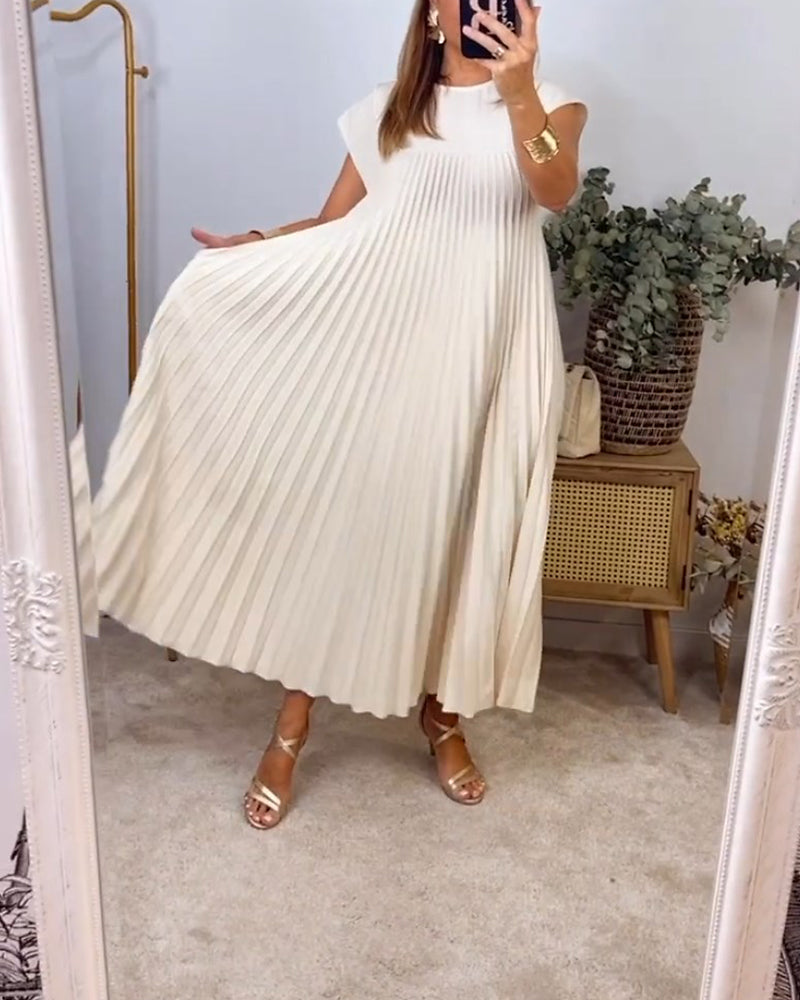 Petra™ – Classic and Comfortable Pleated Dress