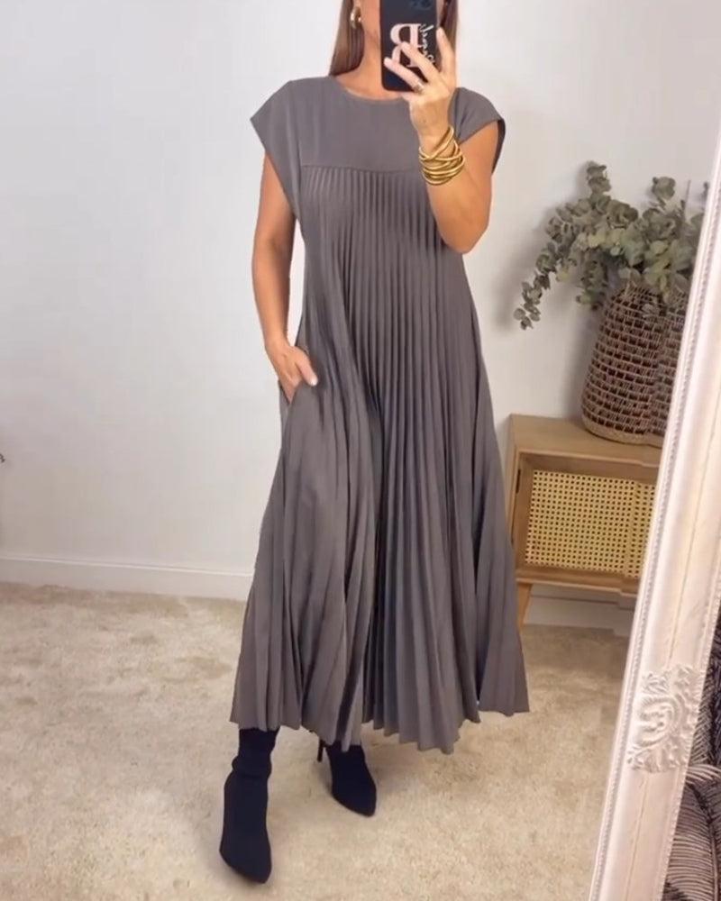 Petra™ – Classic and Comfortable Pleated Dress