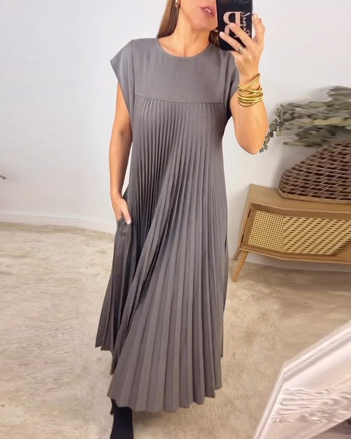 Petra™ – Classic and Comfortable Pleated Dress