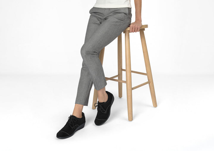 Eleanor | Royal Grace in Classic Black