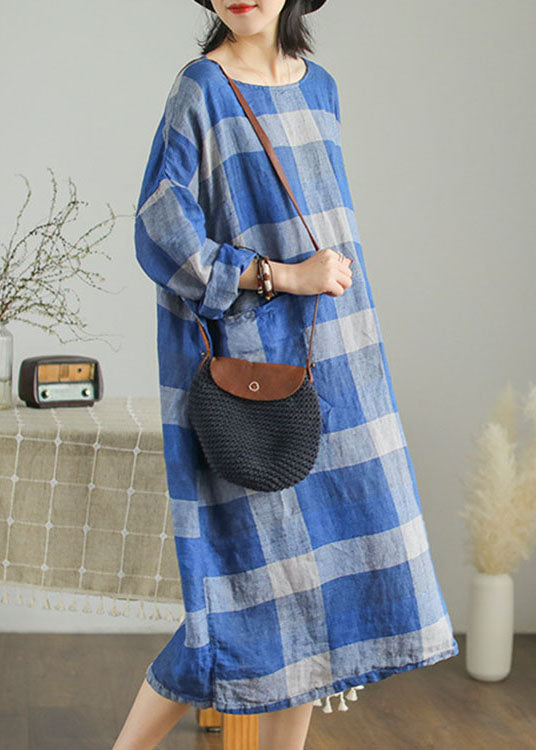 Modernes blaues lose kariertes Patchwork-Leinen-Herbst-Maxikleid