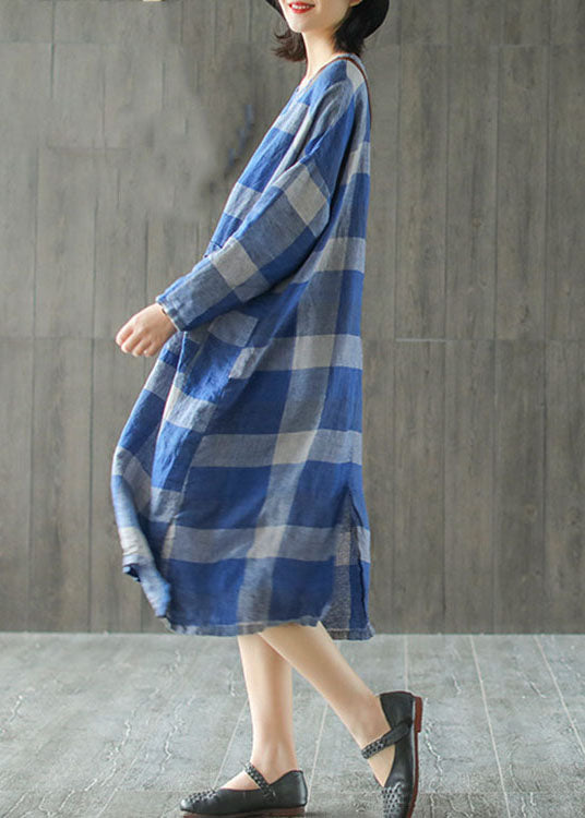 Modernes blaues lose kariertes Patchwork-Leinen-Herbst-Maxikleid