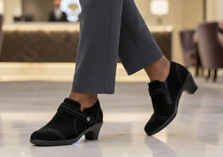 Eva | Sumptuous Elegance in Deep Black
