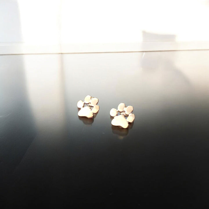 Lylah™ | Huggie Earrings in the Shape of a Paw