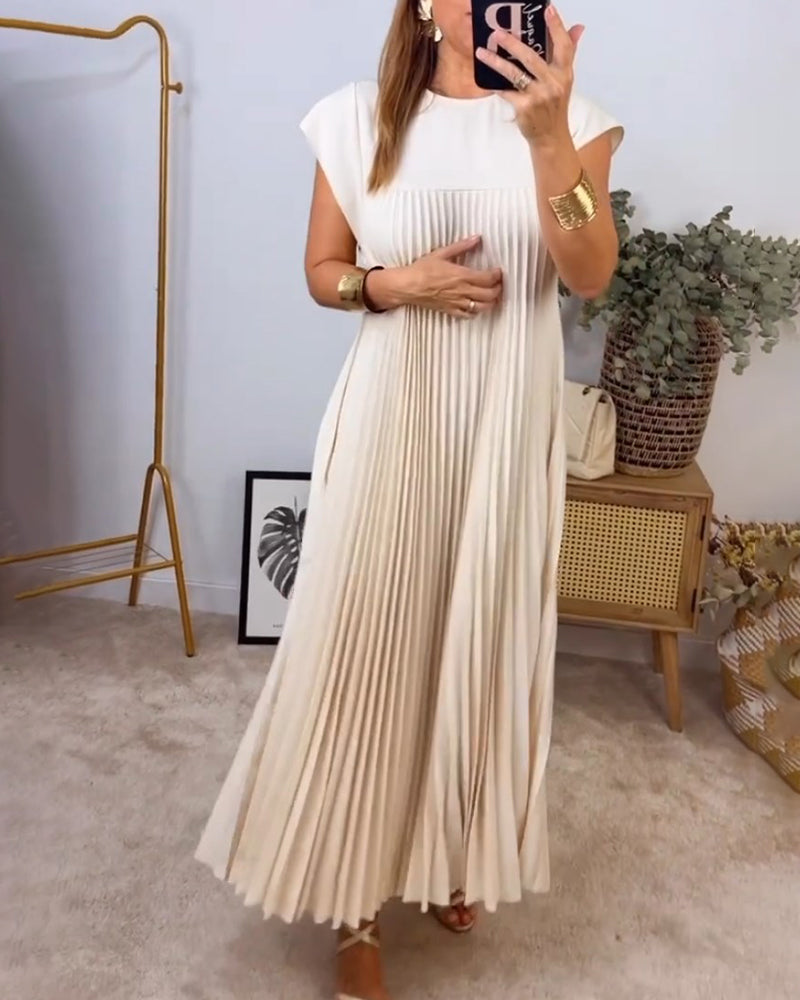 Petra™ – Classic and Comfortable Pleated Dress