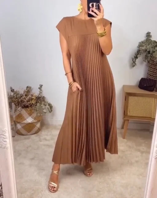 Petra™ – Classic and Comfortable Pleated Dress