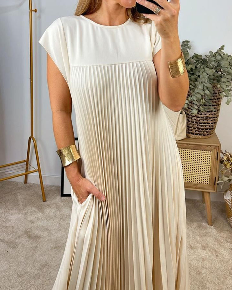 Petra™ – Classic and Comfortable Pleated Dress